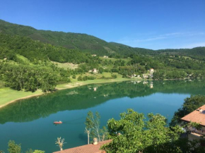 Casa sul lago Nonna Gio'